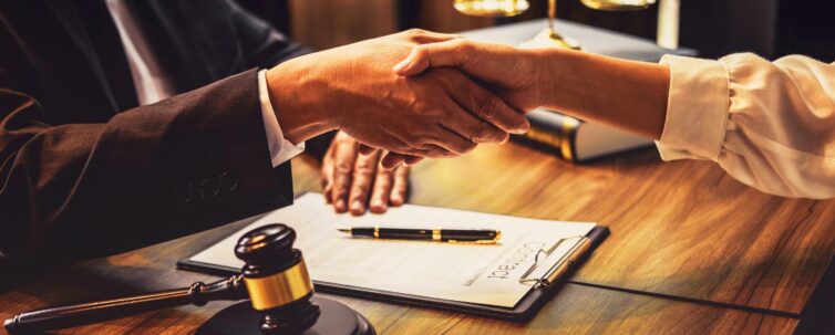 Good service cooperation of consultation between a male lawyer and a businesswoman