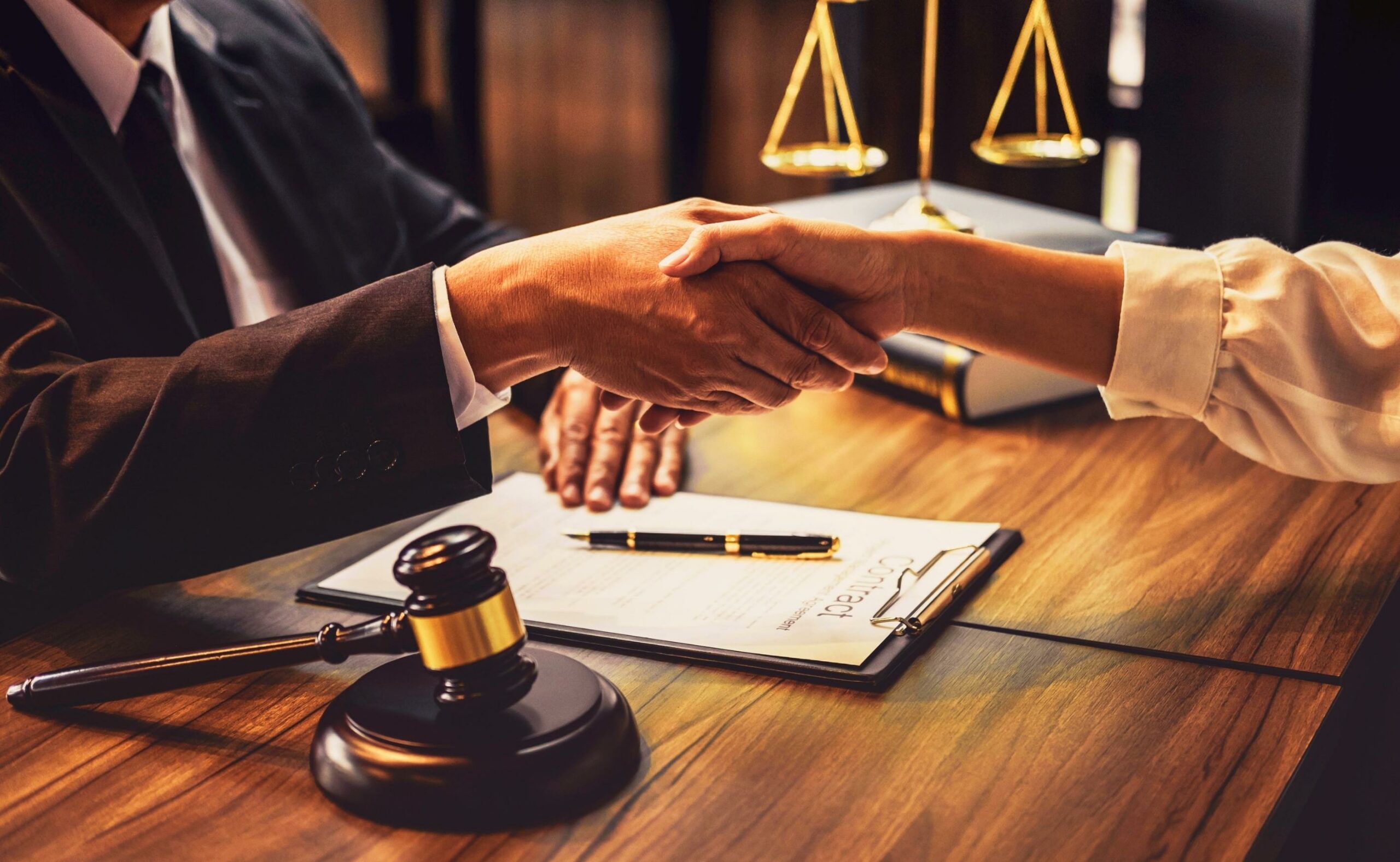Good service cooperation of consultation between a male lawyer and a businesswoman