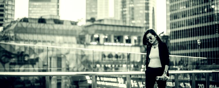 beautiful chinese businesswoman enjoying the time away from the office in the big city
