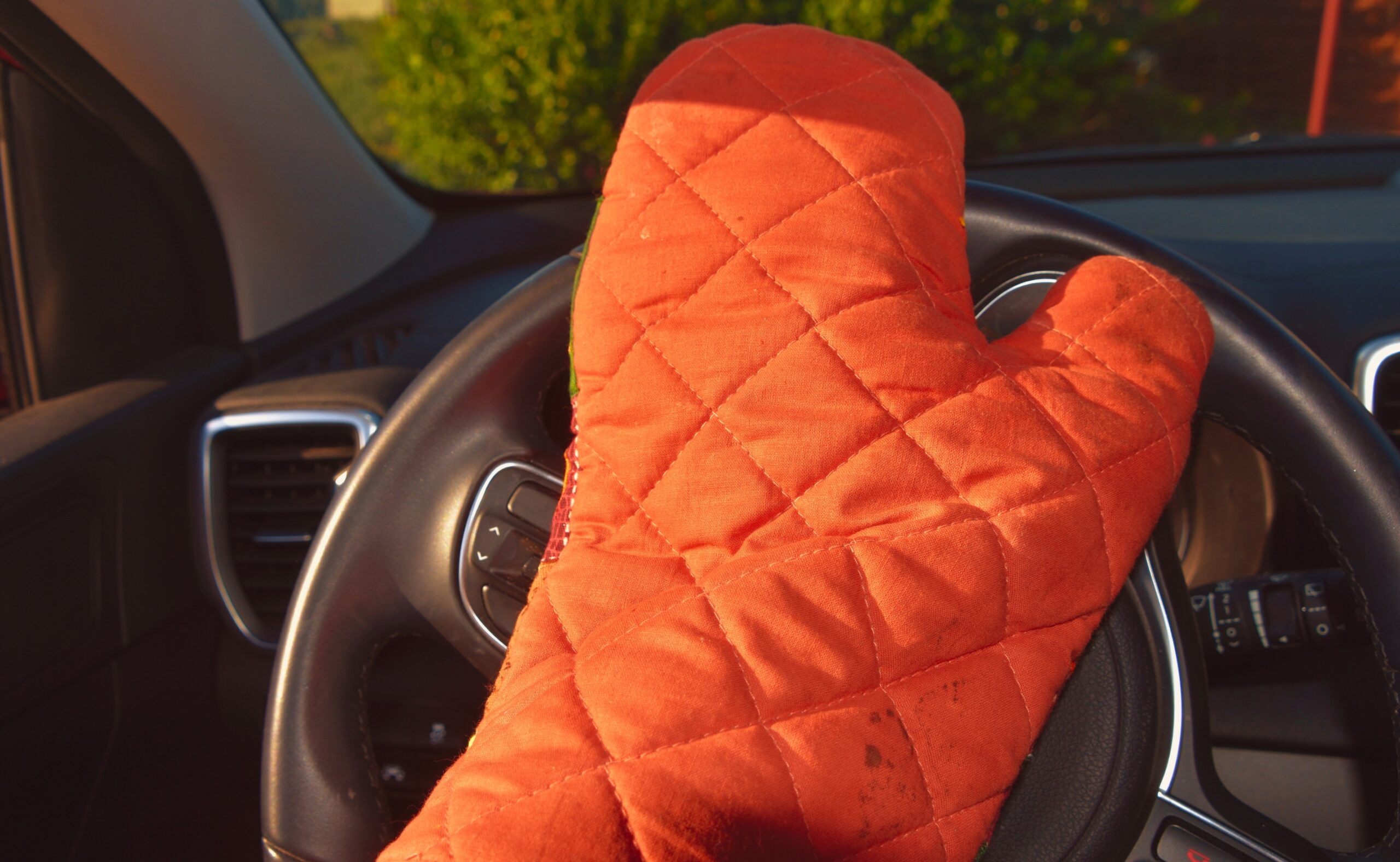 Hot steering wheel, driver wearing pot holder